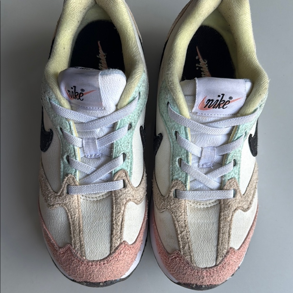 Nike Pink and Cream Sneakers Air Max Style - Picture 4 of 6